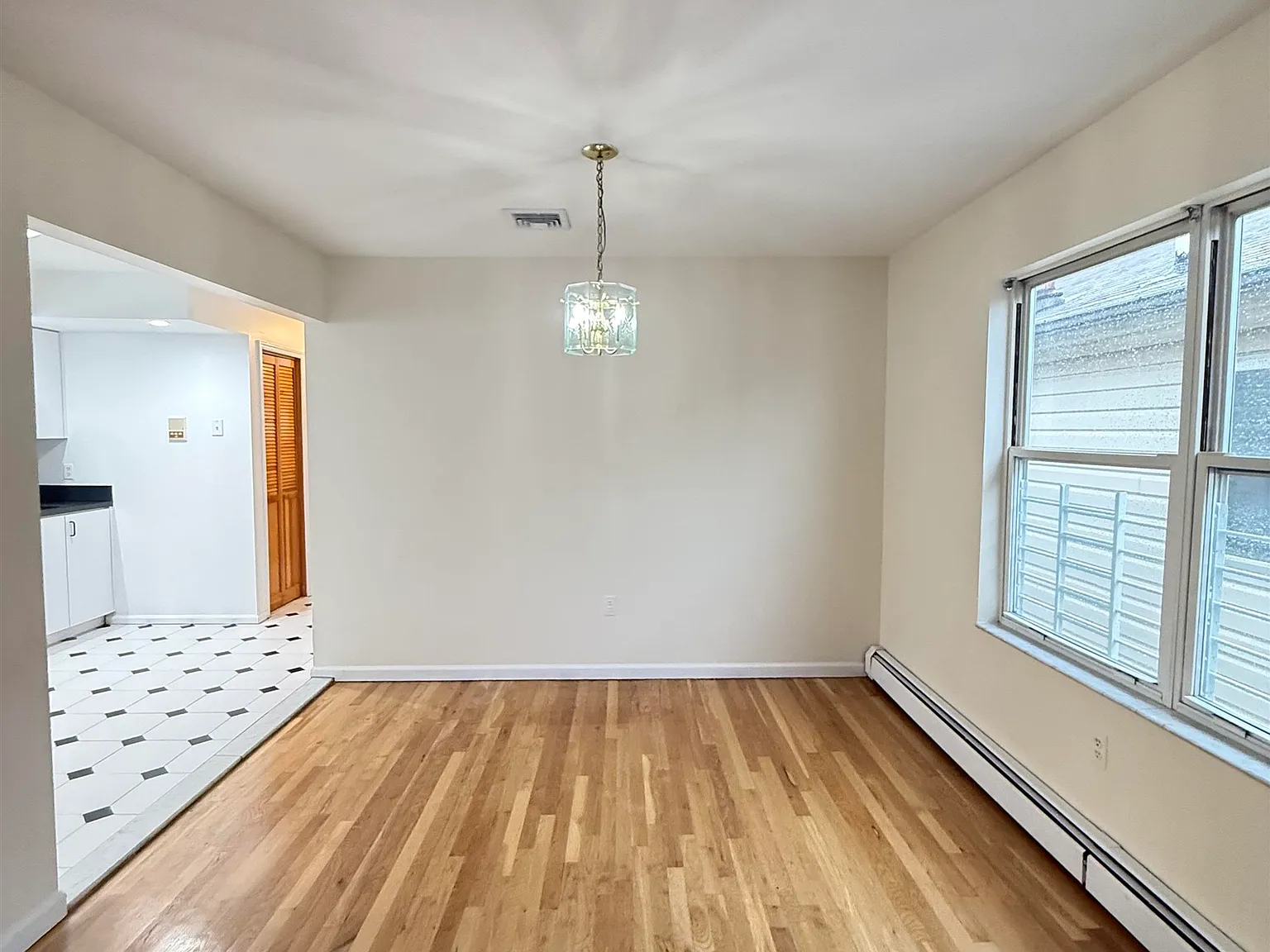 3 bed, 2.0 bath, 1450 sqft, $2,950 — Photo 2