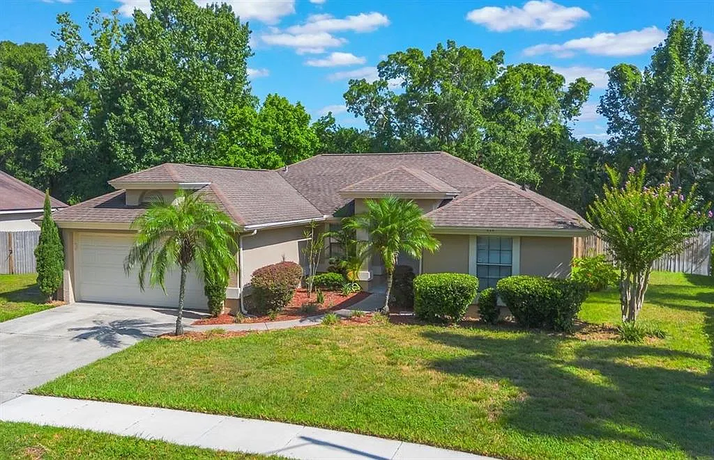 4 bed, 2.0 bath, 1605 sqft, $2,450 — Photo 1