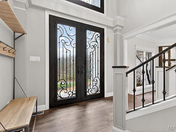 3rd image of 1909 Shepard Rd