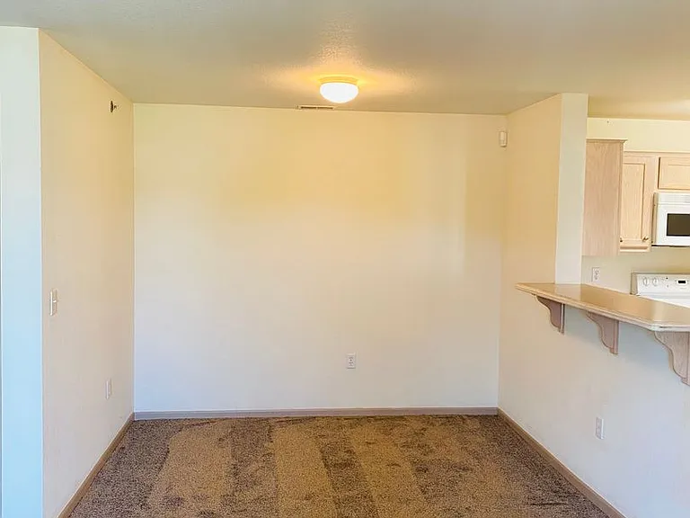 913 Westridge Dr #8 — Photo 3