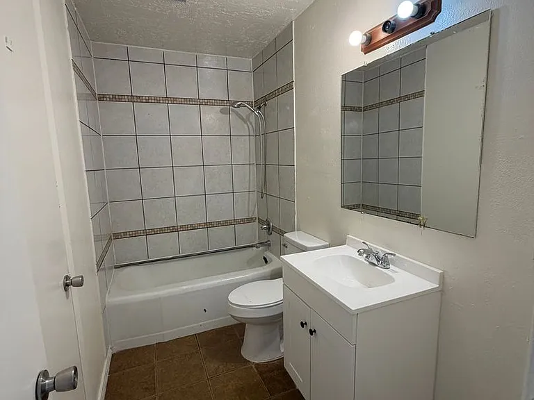 1206 W Church St — Photo 5