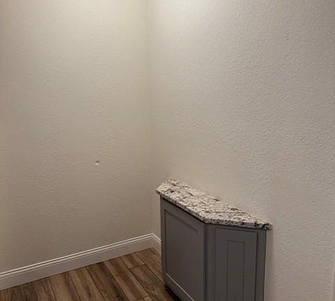 4th image of 508 Kerria Ave