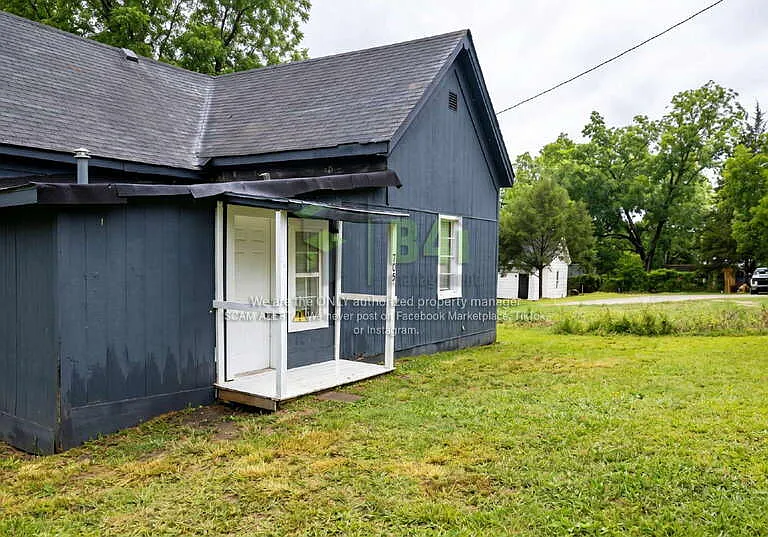 705 Barnesville St — Photo 3