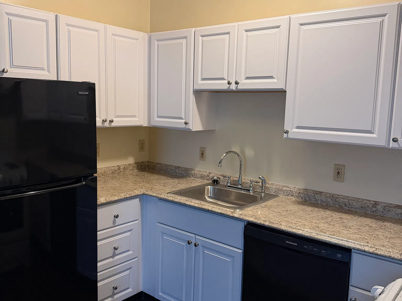 2 bed, $1,025 — Photo 2