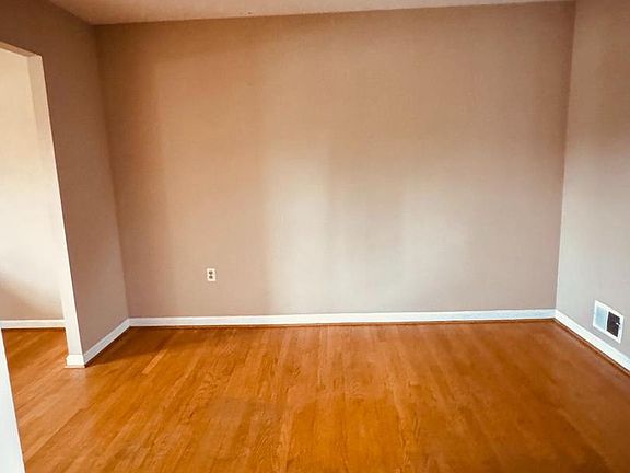4th image of 5204 Larwin Ct