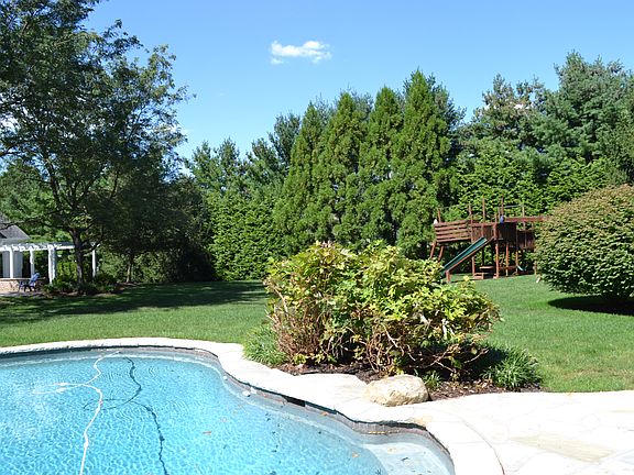 3rd image of 25 Oakwood Way