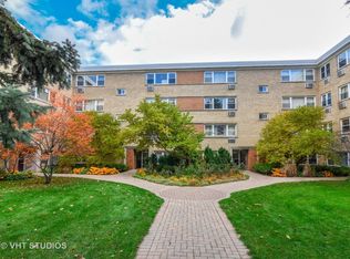 7427 N Ridge Blvd, Chicago, IL 60645