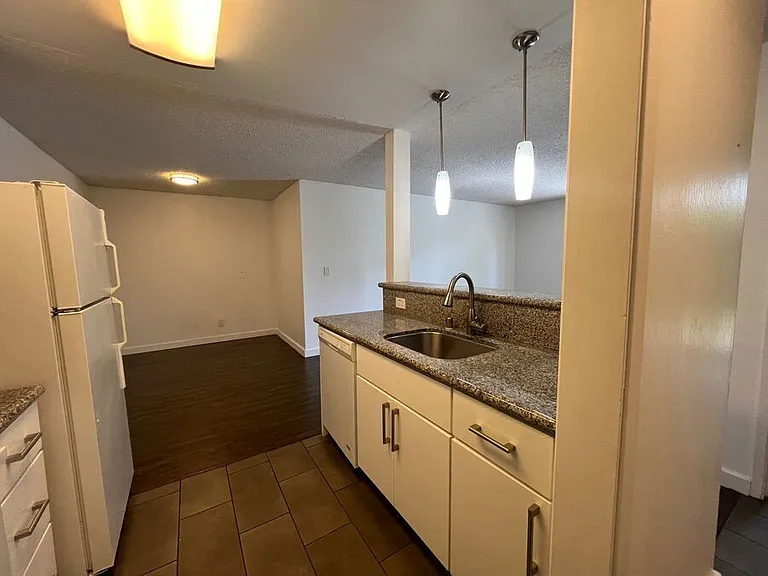 2240 Blake St — Photo 4