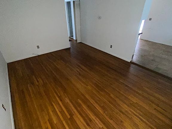 5th image of 1681 18th Pl SW