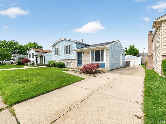 4th image of 24145 Cottrell St