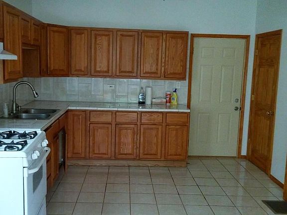 2nd image of 2556 W Cortland St APT 1F