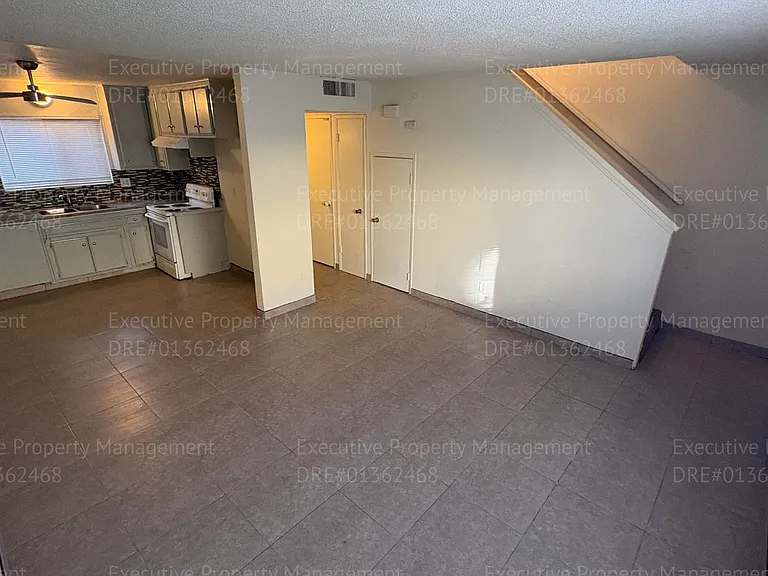 804 Niles St — Photo 6
