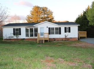 116 Fox Trot Ln, Pilot Mtn, NC 27041