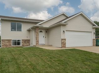 5855 Kingsbury Dr NW, Rochester, MN 55901