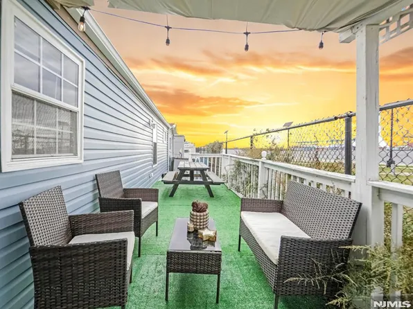 191 W 24th St, Bayonne, NJ 07002