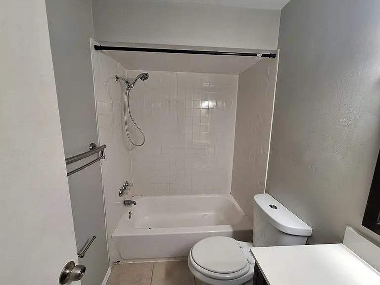 919 E Orange St #E — Photo 28
