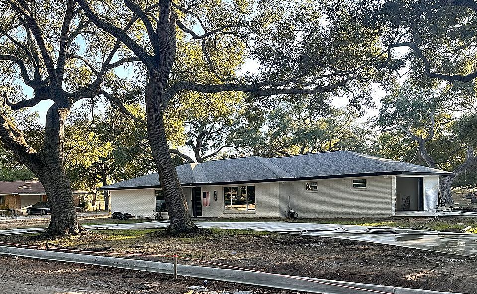 1st image of 206 King Dr