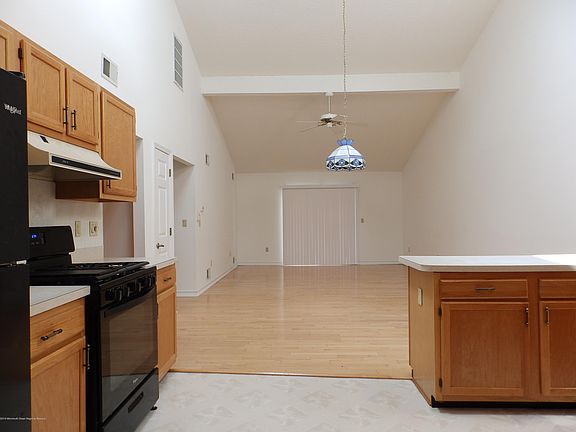 3rd image of 100 Maplecrest Dr E #1000