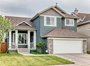 737 N Wentworth Pl SW, Calgary, AB T3H4N9