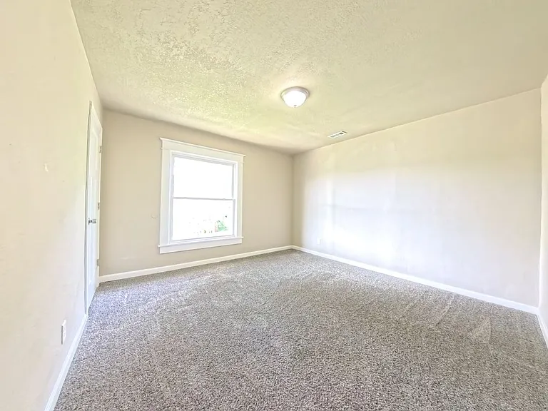 715 Kirkwood Ave — Photo 16
