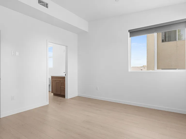 8730 Etiwanda Ave #2 — Photo 15