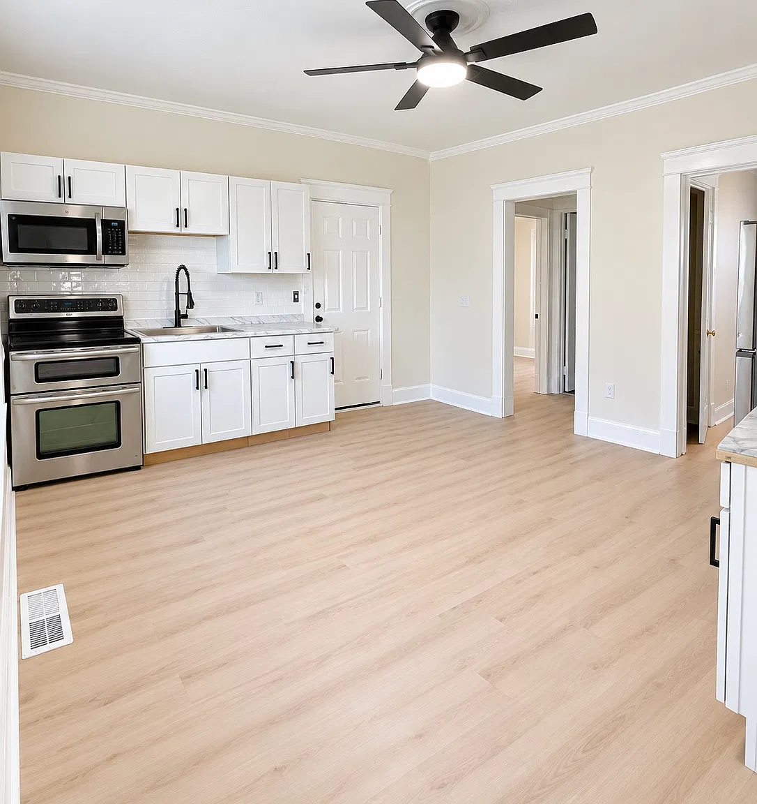 3 bed, 945 sqft, $1,400 — Photo 2