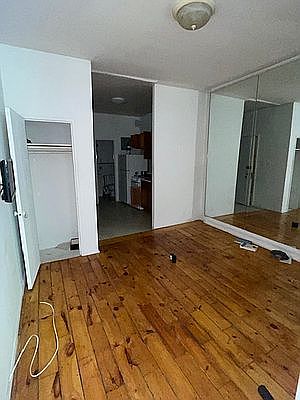 3rd image of 239 E 77th St APT 1C