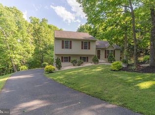 41 Angela Ln, Falling Waters, WV 25419