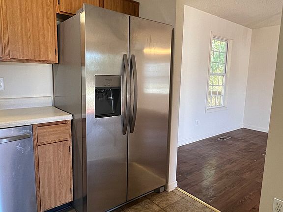 4th image of 305 River Trace Dr