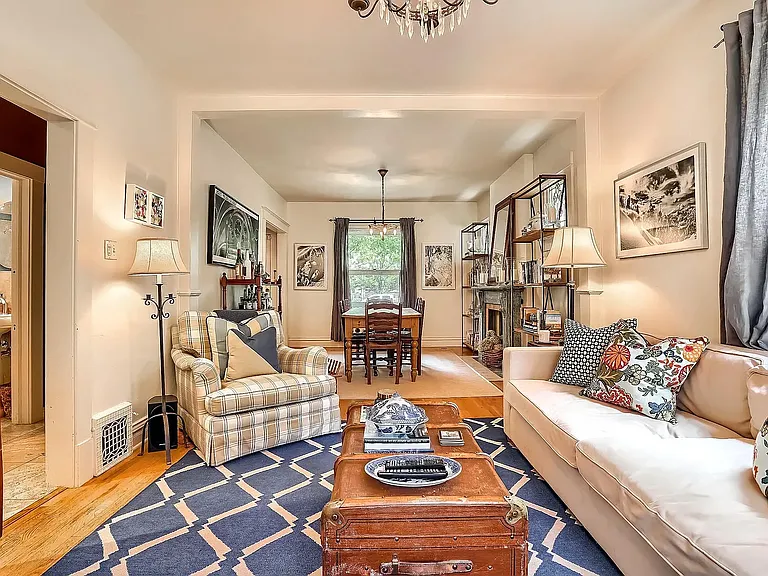 Open floor plan - living and dinning