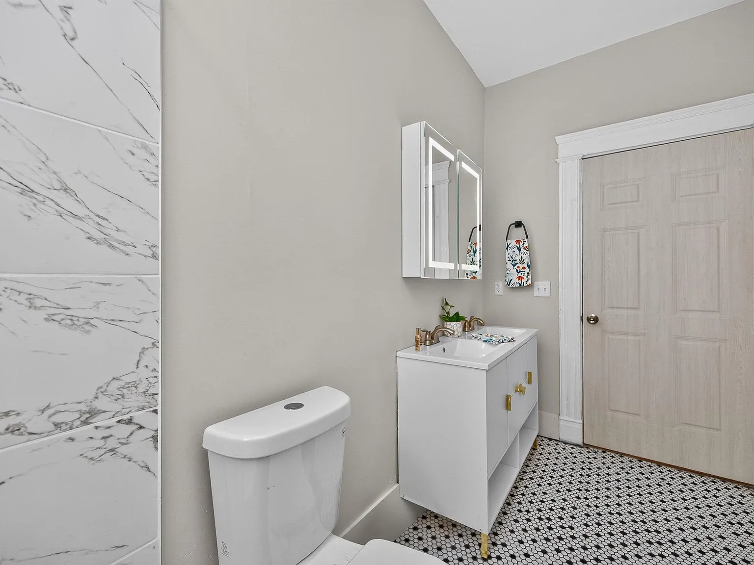 4 bed, 2.0 bath, 2000 sqft, $910 — Photo 3