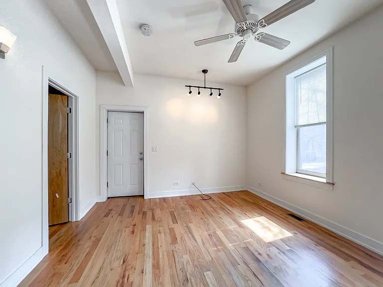 2835 N Damen Ave #R2 — Photo 8