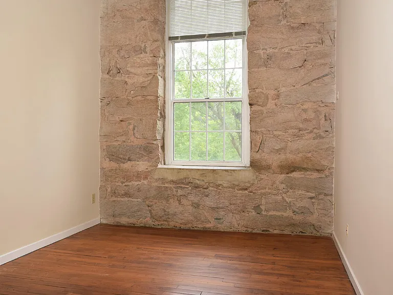 1500 River Mill Dr #305 — Photo 16