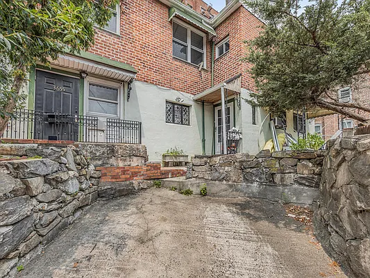 Sold by OOAKB&F INC | media 19