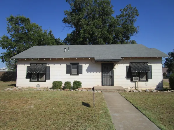 402 N 3rd St, Crowell, TX 79227
