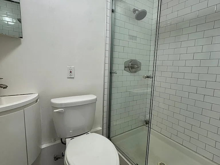 2645 Mission St — Photo 9