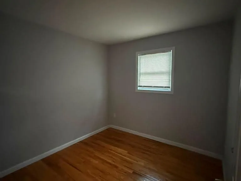 24 California Ave — Photo 8