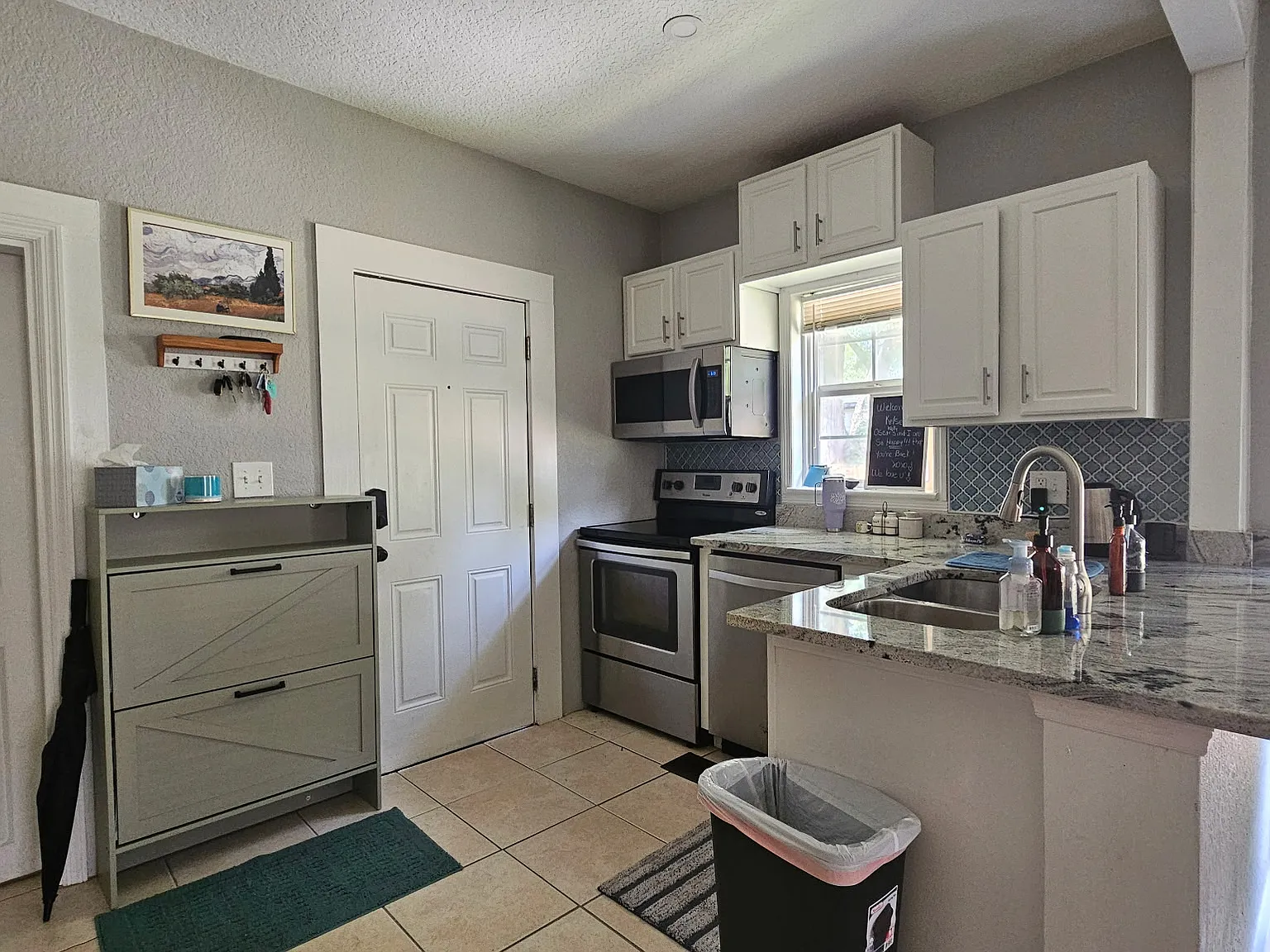 2 bed, 1.5 bath, 1168 sqft, $995 — Photo 2