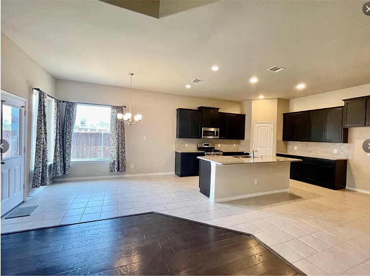 3 bed, 2035 sqft, $2,095 — Photo 2