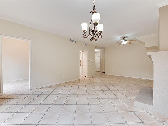 5th image of 1330 Augusta Dr APT 25