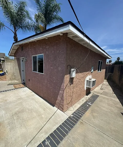 581 Brighthaven Ave #B — Photo 4