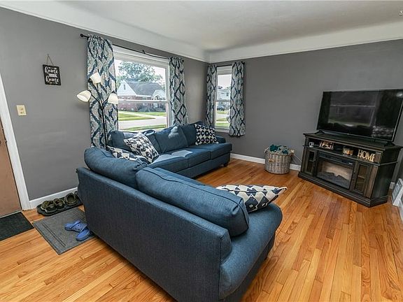 5th image of 253 E 326th St