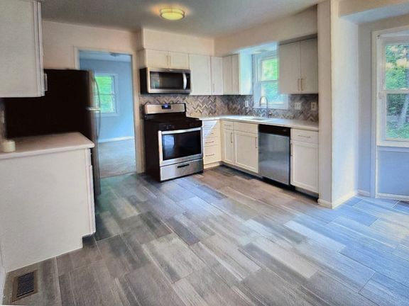 2nd image of 4703 Cedar Ct