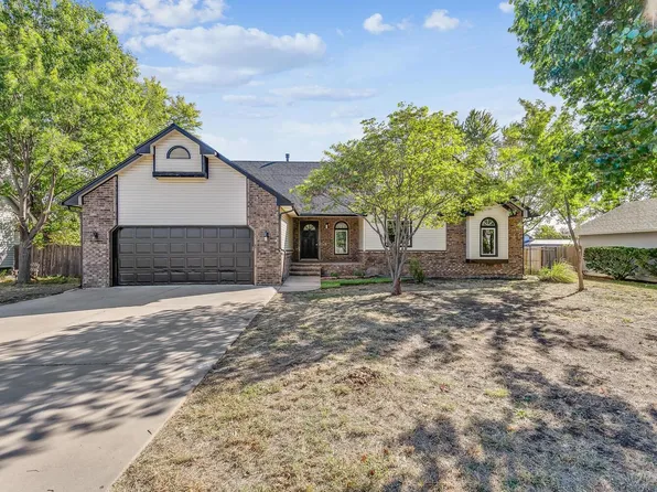 232 Village Rd, Andover, KS 67002