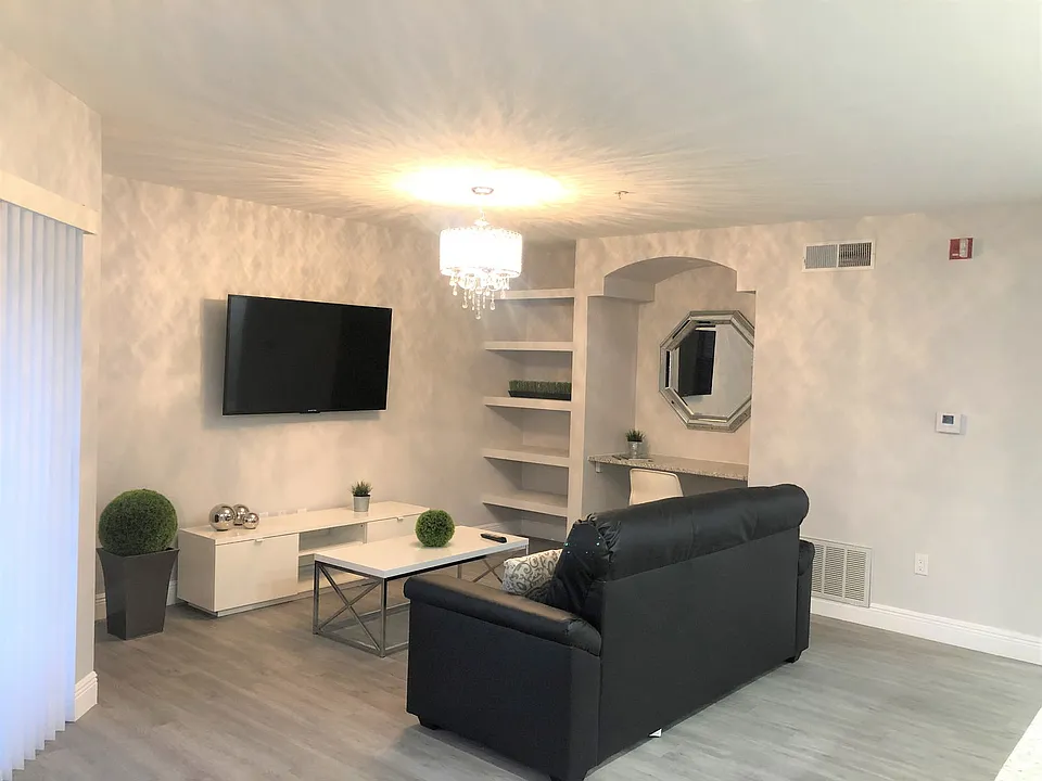 7350 Westpointe Blvd #212