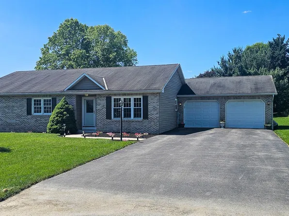 11920 Rinehart Dr, Waynesboro, PA 17268