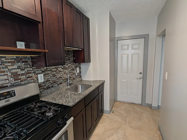 16 Groton St — Photo 4