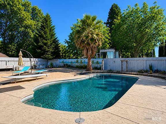 5th image of 371 Woodstock Circle