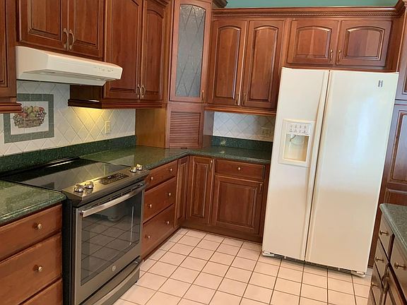 5th image of 743 Shady Oaks Cir