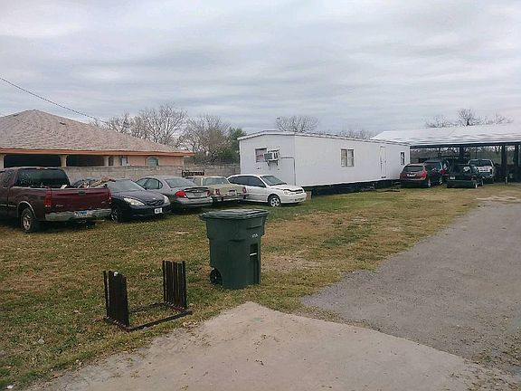3rd image of 3808 Siesta Dr